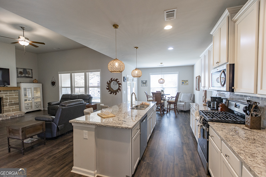 740 Lakeview Bend CIR