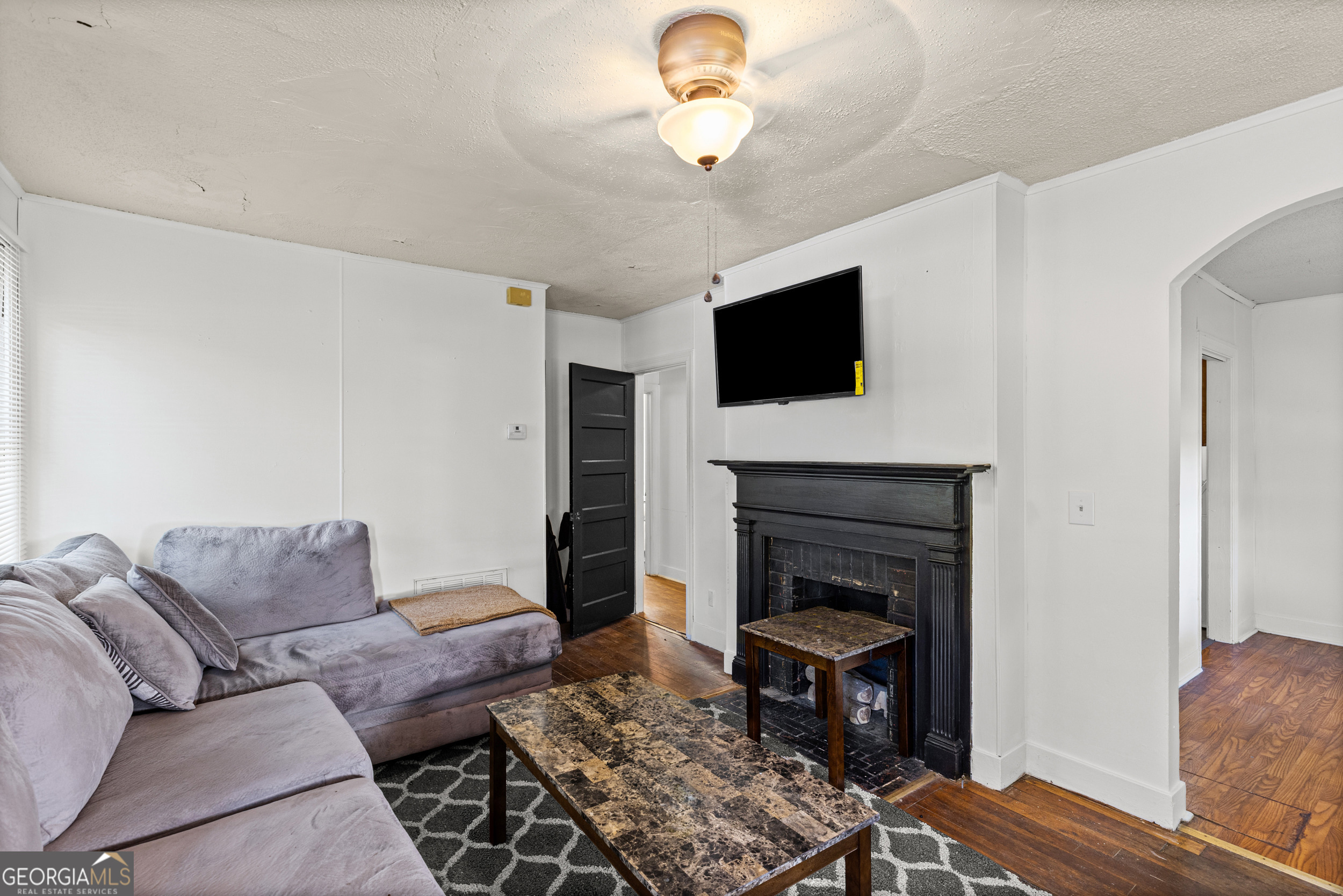 2033 Shirley AVE