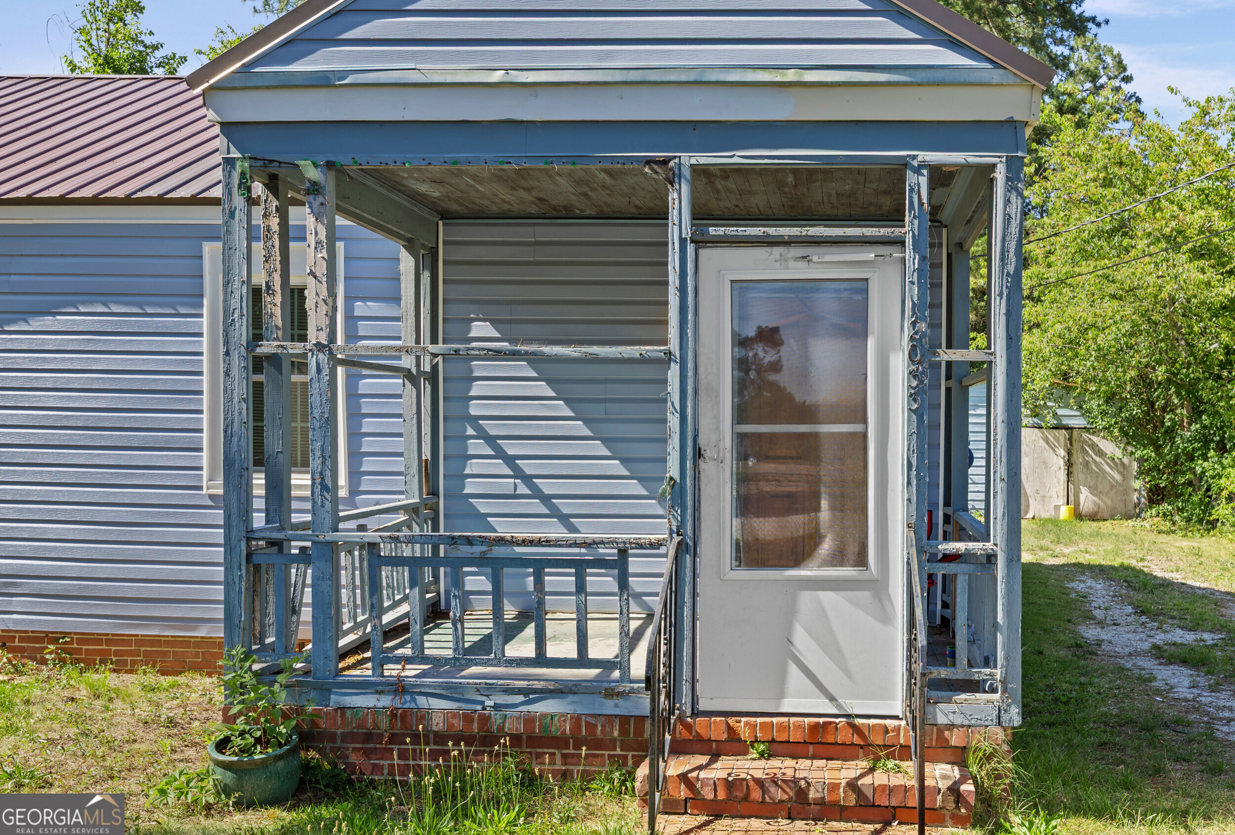 2033 Shirley AVE