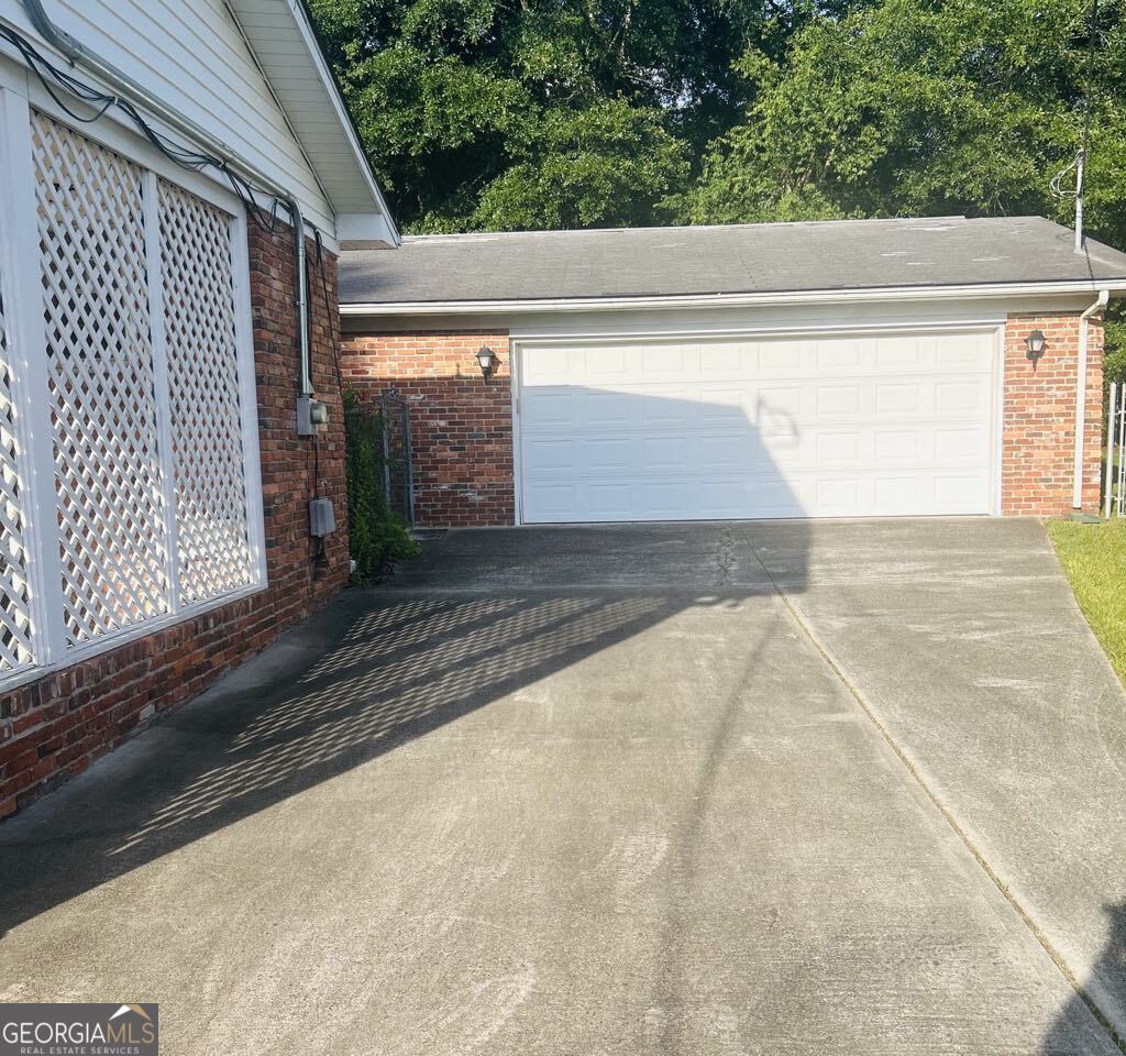 2235 Lyn CT