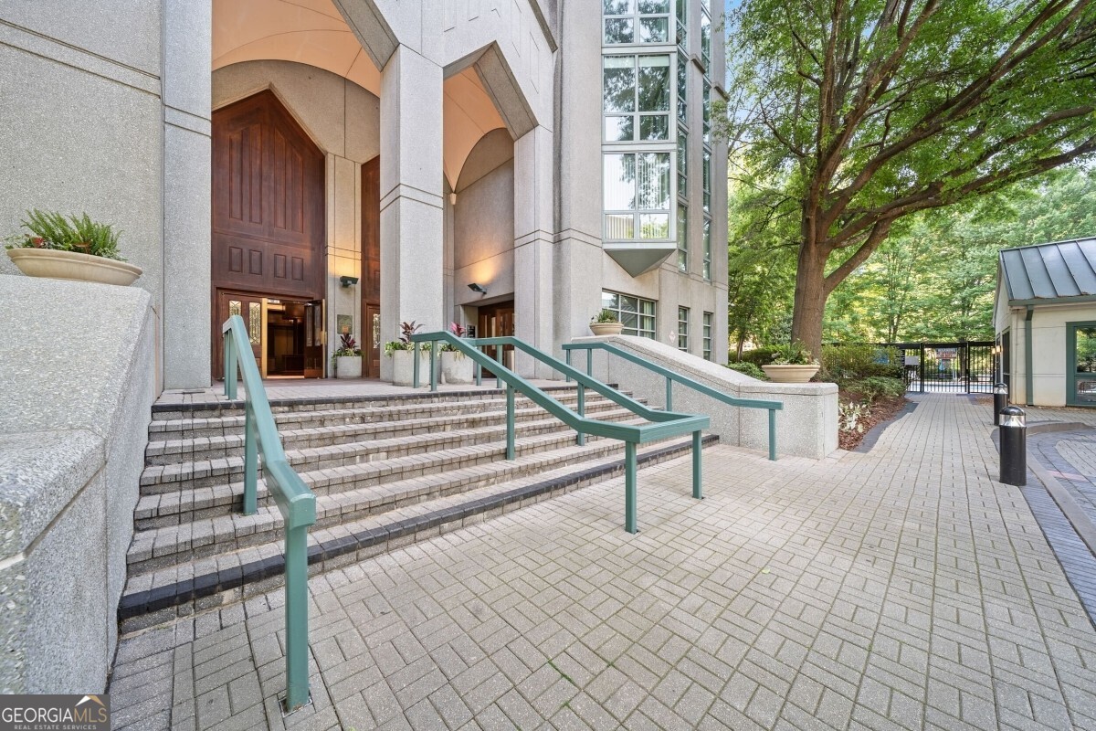 2870 Pharr CT NW 506