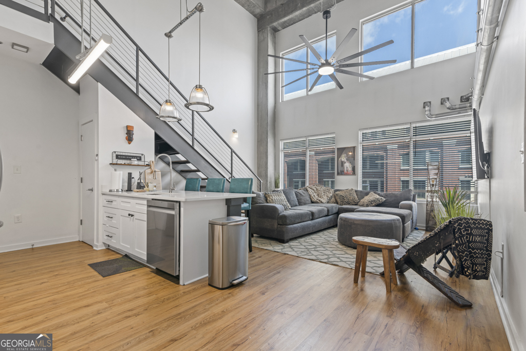 260 18th ST NW 10320