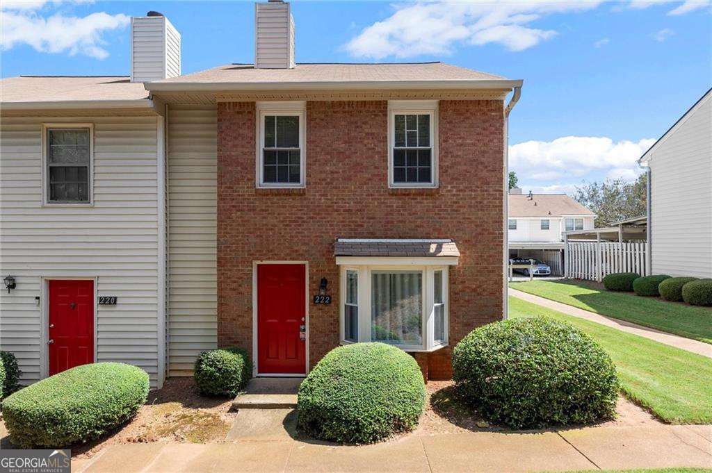 Recently renovated/updated end unit townhouse in Roswell, so close to Exit 7 off GA 400 and Downtown Roswell you can't beat it! Fee simple ownership, however monthly HOA fee includes roof and exterior maintenance. Private two vehicle covered carport with entrance at back door. Well maintained community with strong HOA. What more could you ask for in this highly soight after Roswell location?? Very spacious and open floor plan on ground floor and ideal room-mate floor plan upstairs. Upgrades include new HVAC, water heater, and more. Must see for yourself!