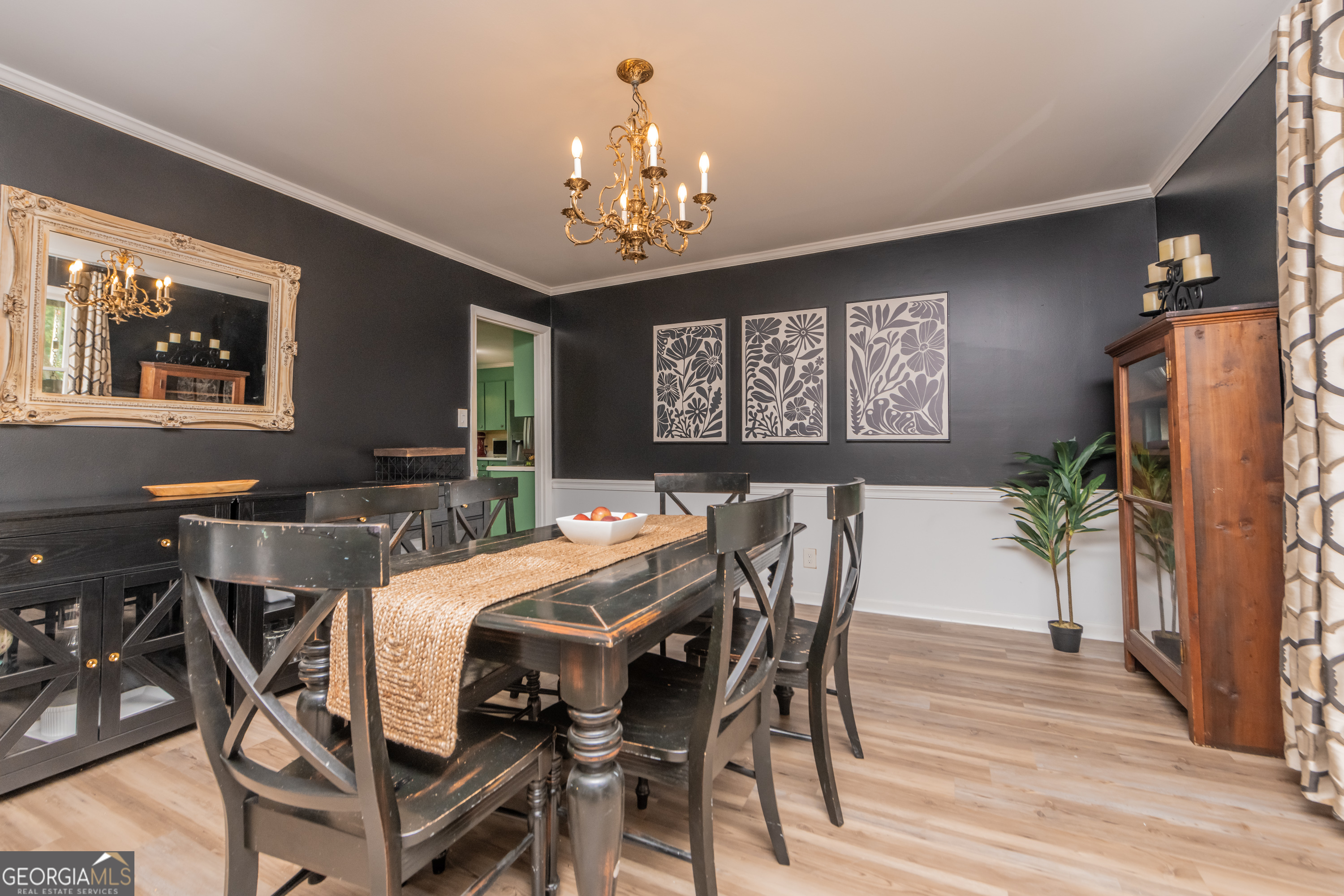 826 Edward PL