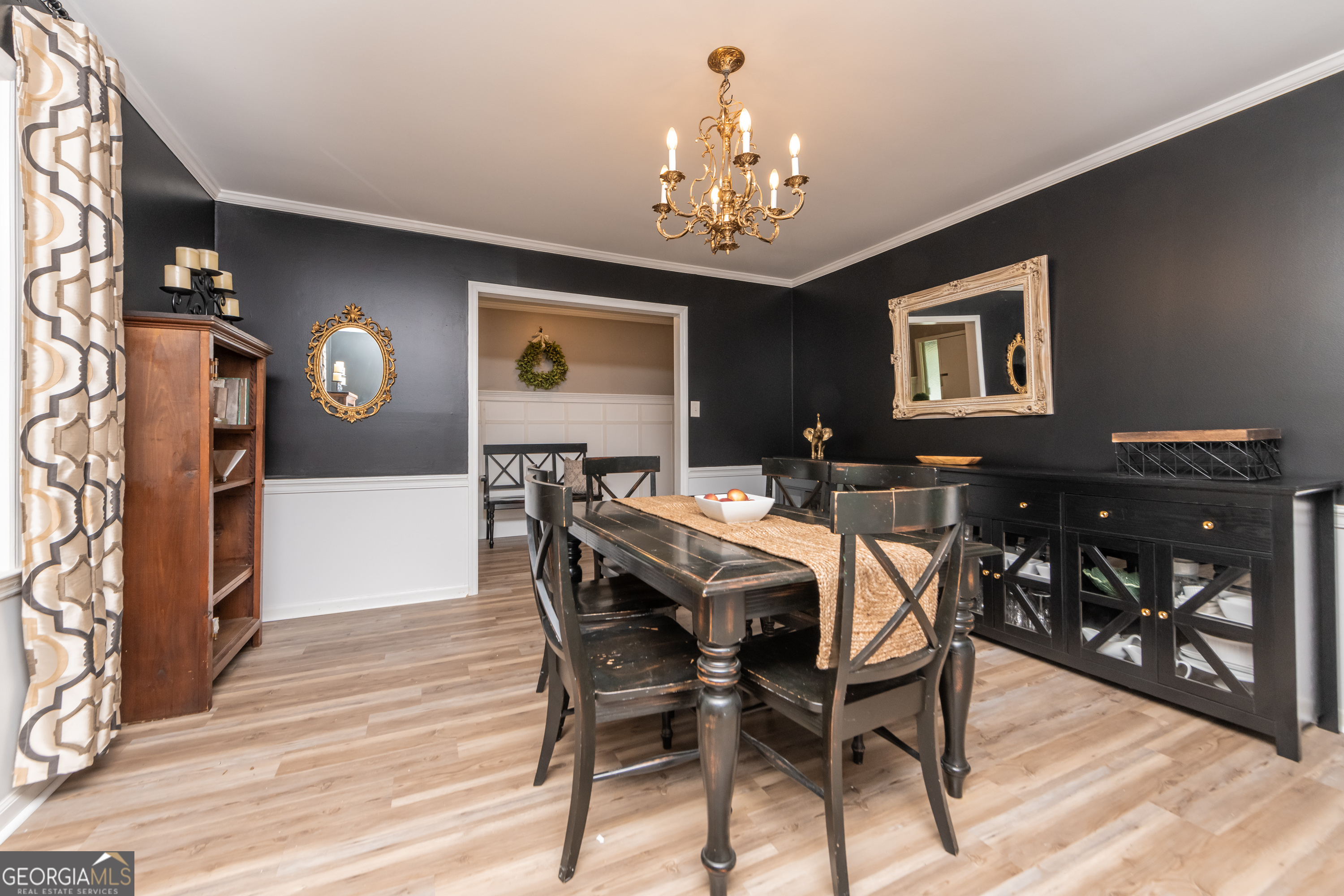 826 Edward PL
