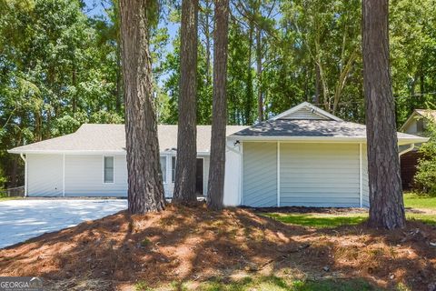 Photo of 796 Greenwood Trail SE, Conyers, GA 30094 (MLS # 10641900)