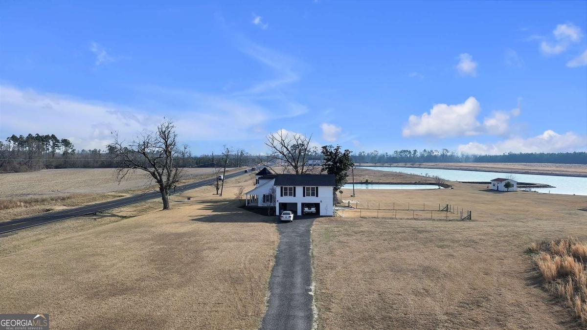 1832 Douglas HWY