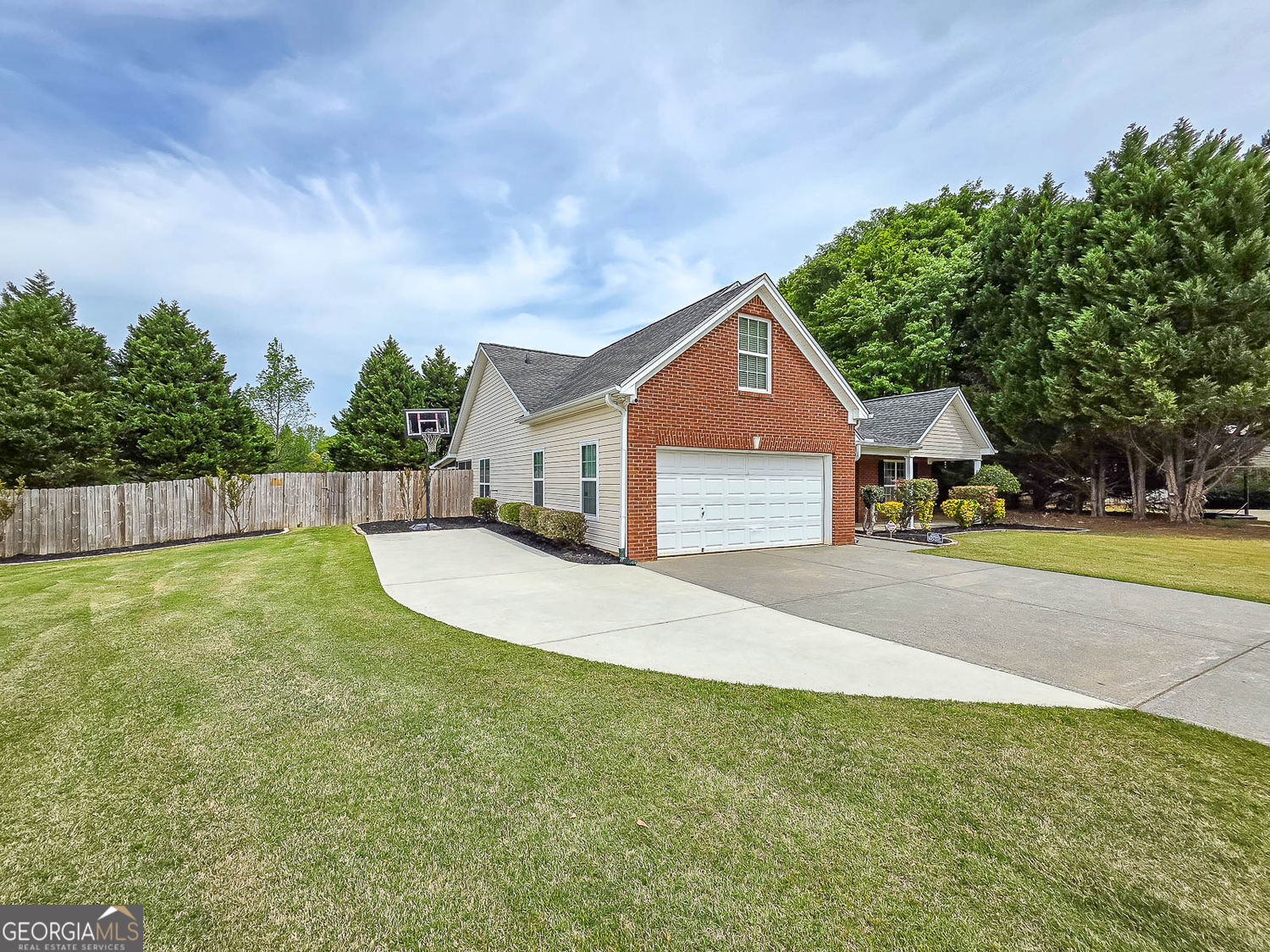 2610 Snowcrest PL