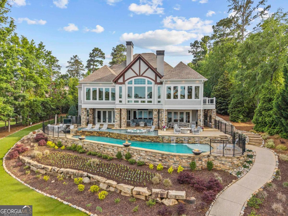 1461 North Shore DR