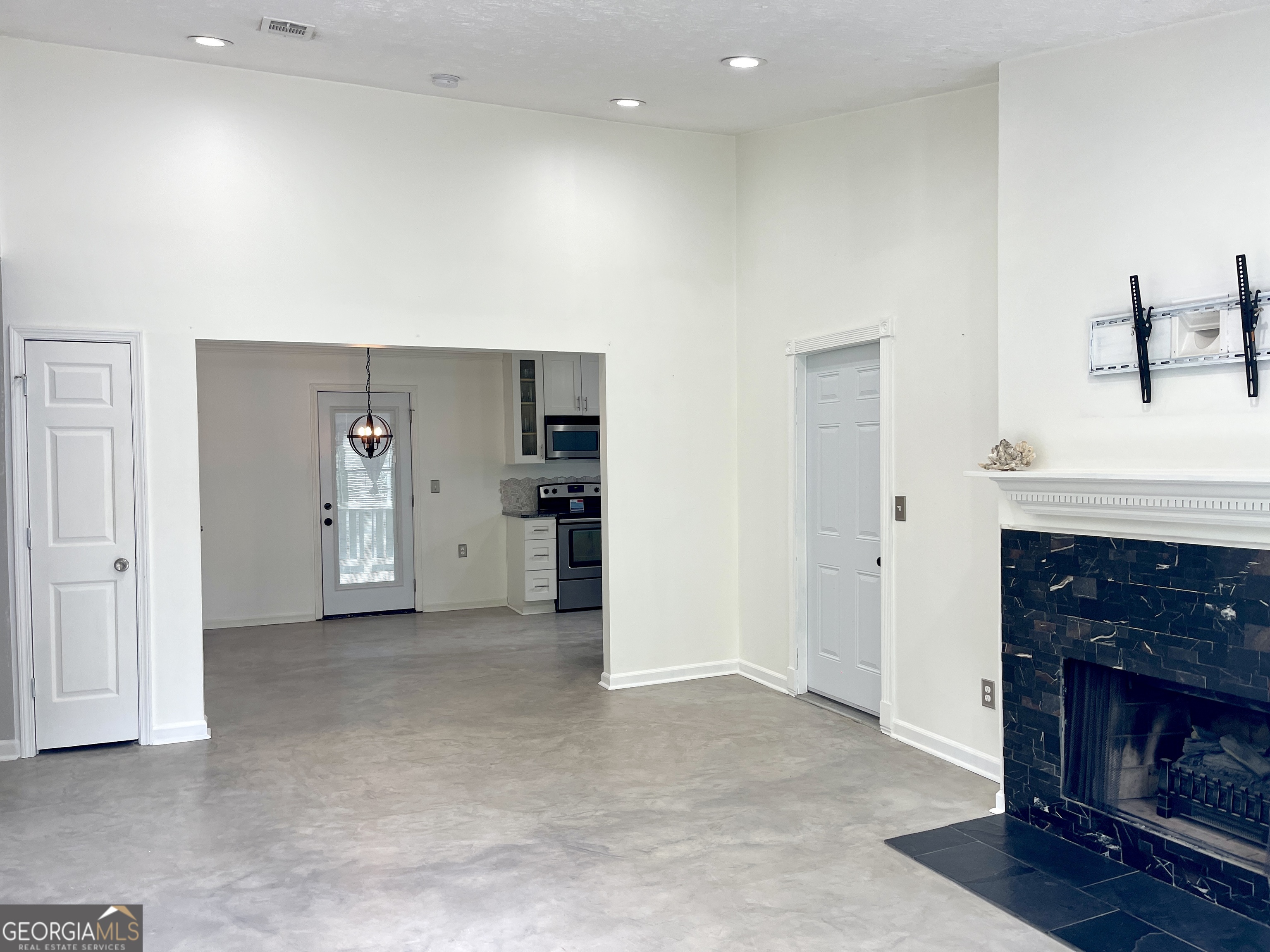 Welcome to this stunning 3-bedroom, 2-bathroom home located in the charming Peachtree City, GA. This home boasts a plethora of amenities designed for comfortable and modern living. The heart of the home, the eat-in kitchen, is equipped with stainless steel appliances and an abundance of cabinets, providing ample storage space. The high ceilings throughout the house enhance the sense of spaciousness, while the abundance of natural light creates a warm and inviting atmosphere. The living room features a cozy fireplace, perfect for those chilly evenings. The home also includes a convenient laundry closet. Step outside to the back deck, an ideal spot for outdoor dining or simply enjoying the fresh air. The backyard offers additional space for relaxation or recreation. Experience the perfect blend of comfort and style in this beautiful home. Enrolled in the Resident Benefits Package (RBP) for $35/month which includes liability insurance, credit building to help boost the resident's credit score with timely rent payments, HVAC air filter delivery (for applicable properties), our best-in-class resident rewards program, and much more! More details upon application.