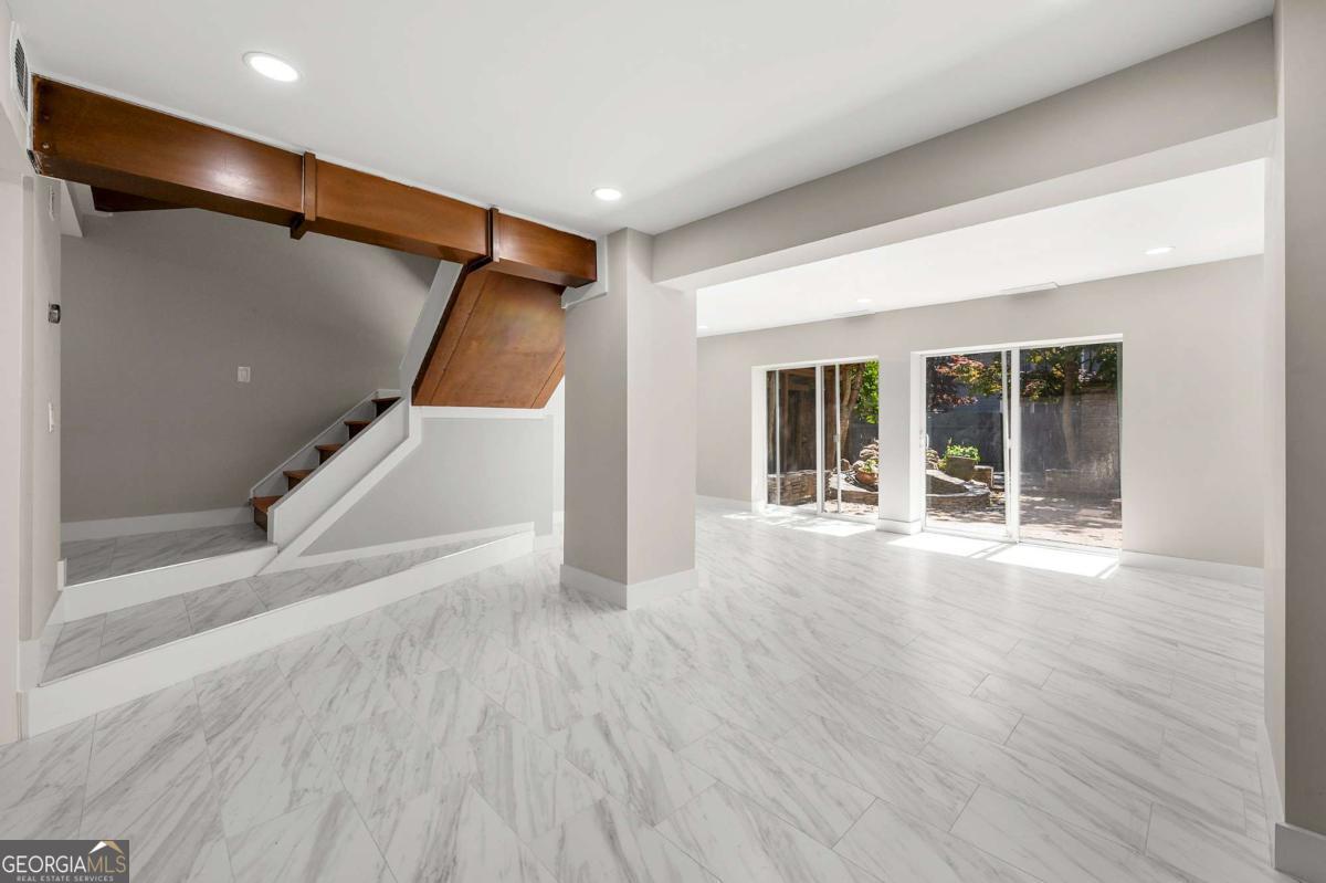 1009 Riverbend Club DR SE