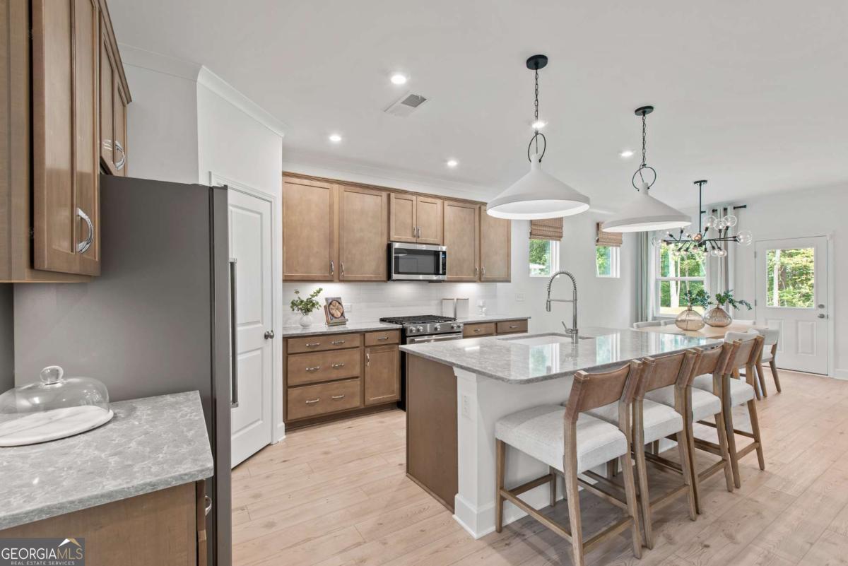 728 Mirror Lake PKWY