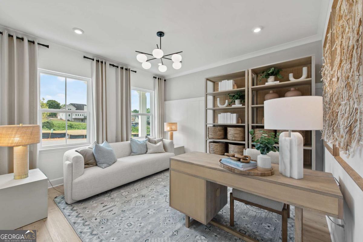 728 Mirror Lake PKWY