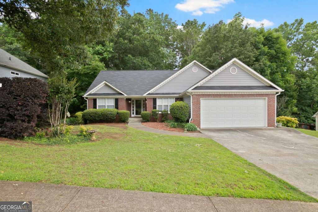 Photo of 1027 Regency Drive, Acworth, GA 30102 (MLS # 10652306)