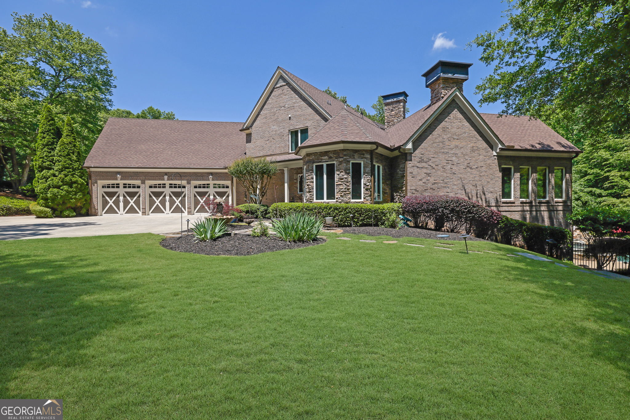 300 Edwards Brook LN