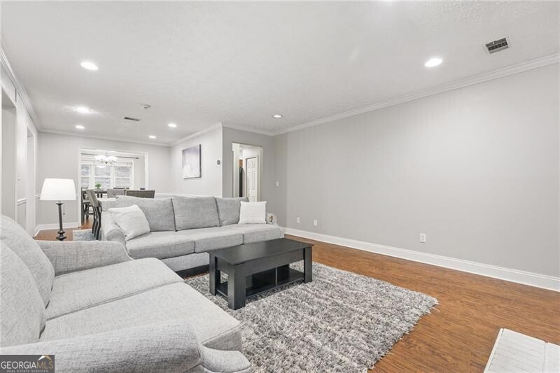 Atlanta, Georgia 30324, United States, 3 Bedrooms Bedrooms, ,2 BathroomsBathrooms,Residential,Active,97628