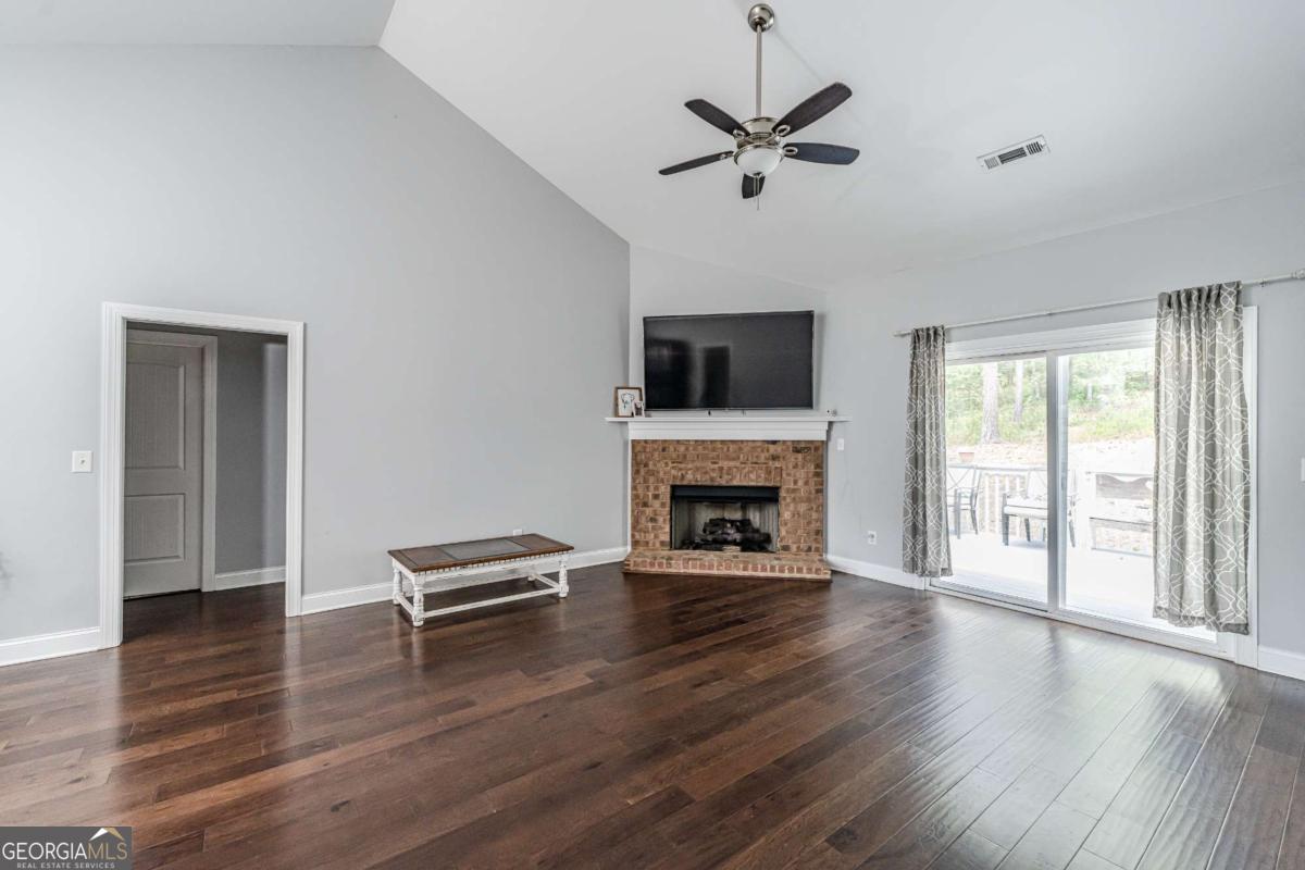559 Freeman Ferry RD SE