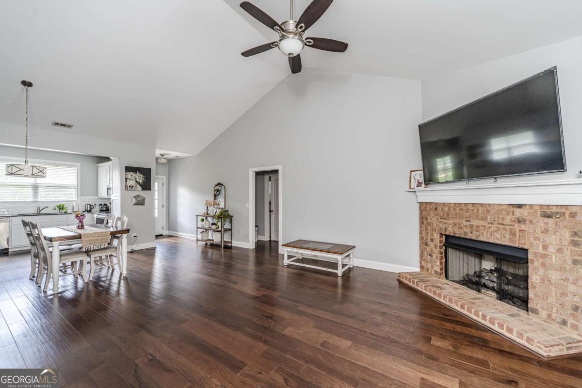 559 Freeman Ferry RD SE