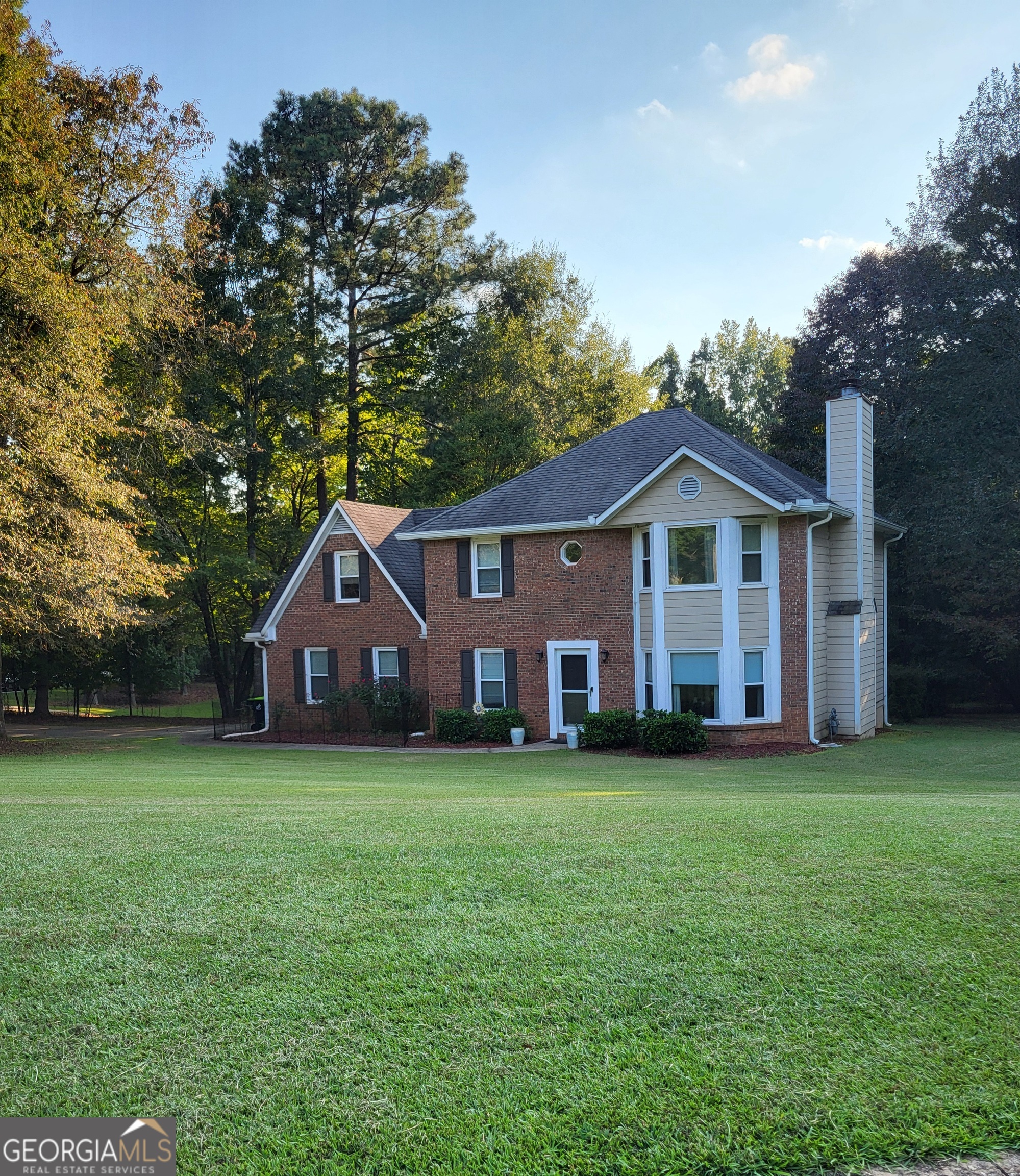 This home is perfect! Ready for move-in. Pictures tell a true story. Come and see!!