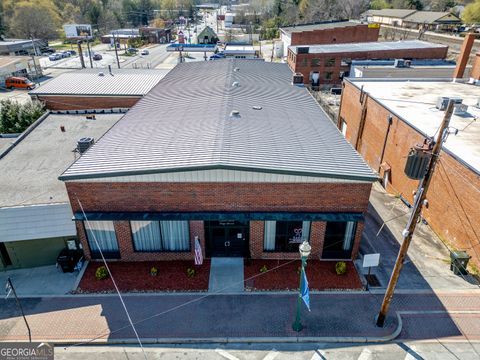 18 W Currahee ST Toccoa GA 30577