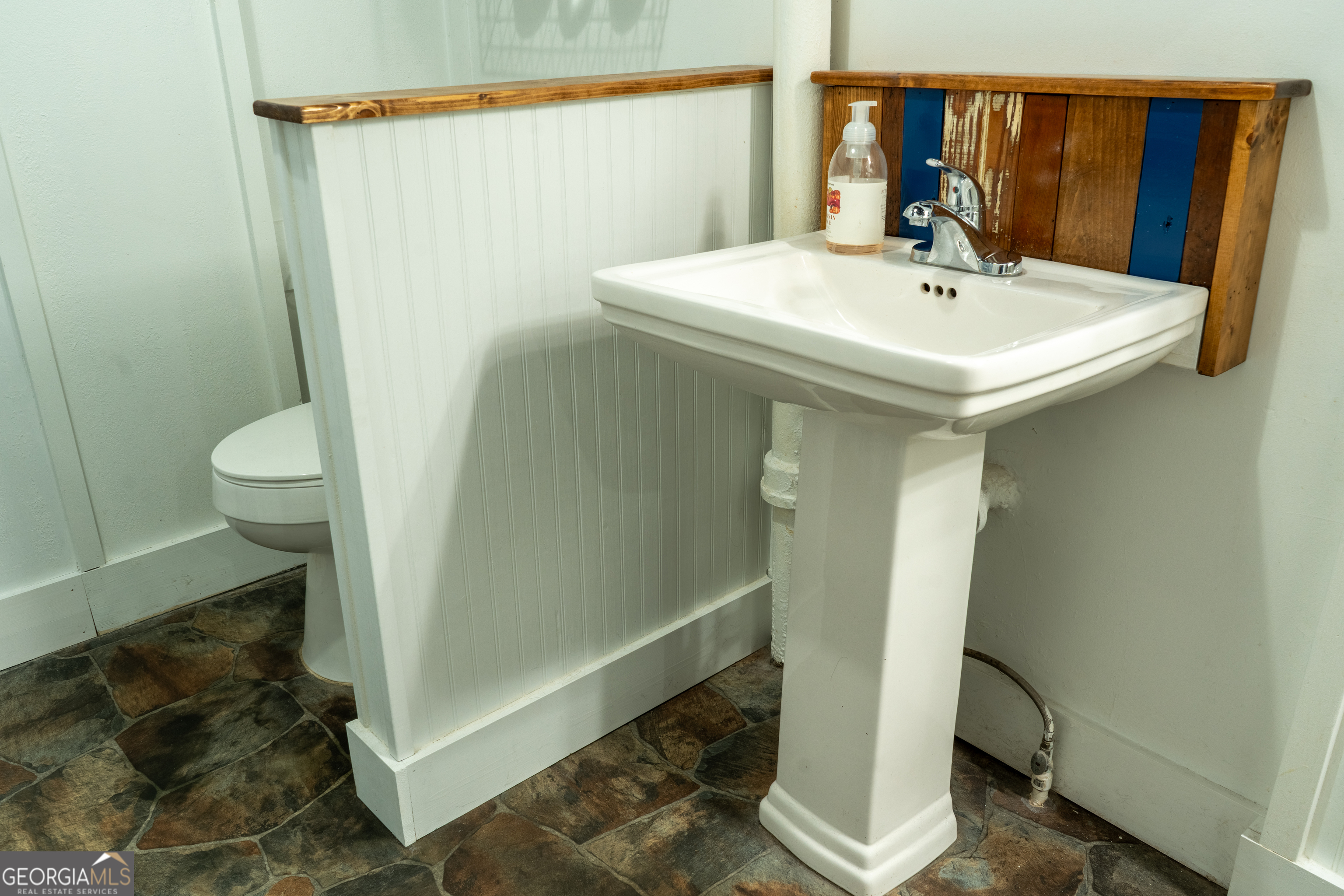 Toccoa, Georgia 30577, United States, ,Commercial,Active,97388