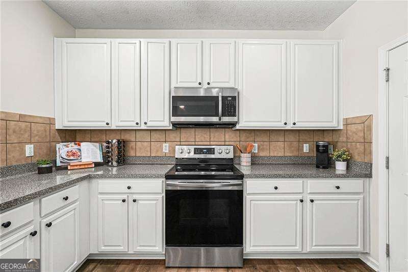 302 Oak Leaf PL