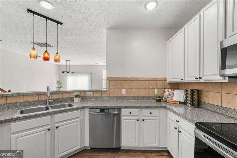 302 Oak Leaf PL
