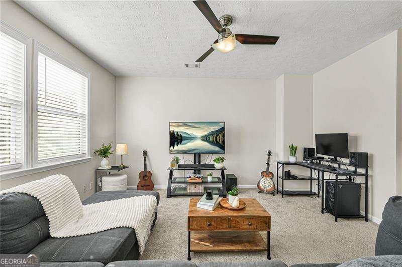 302 Oak Leaf PL