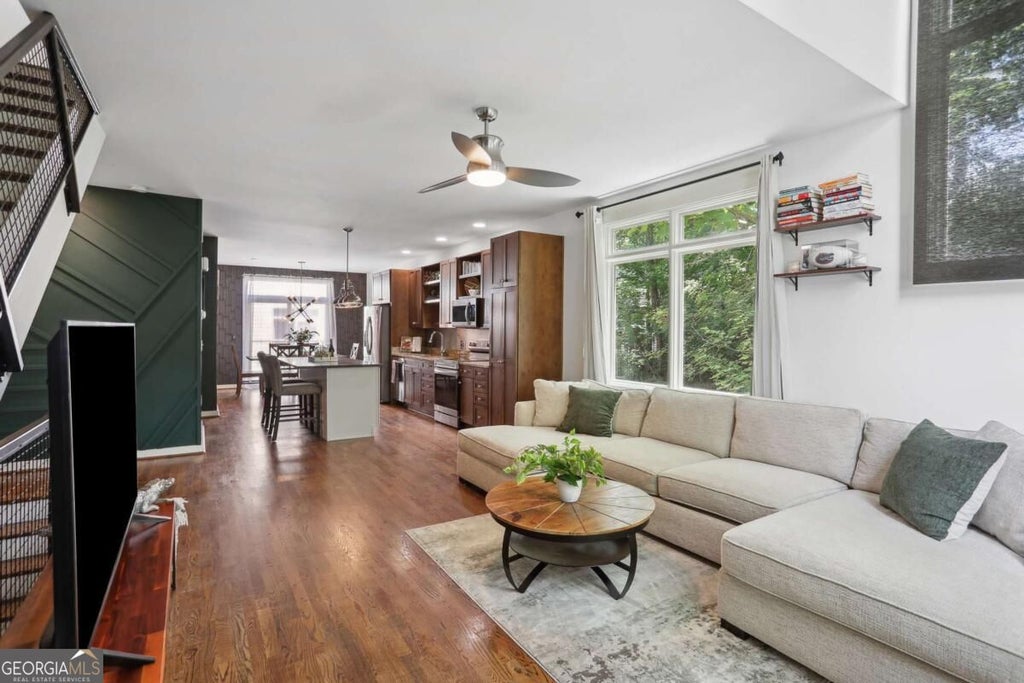 Photo of 1357 Stirling Circle NW, Atlanta, GA 30318 (MLS # 10872335)