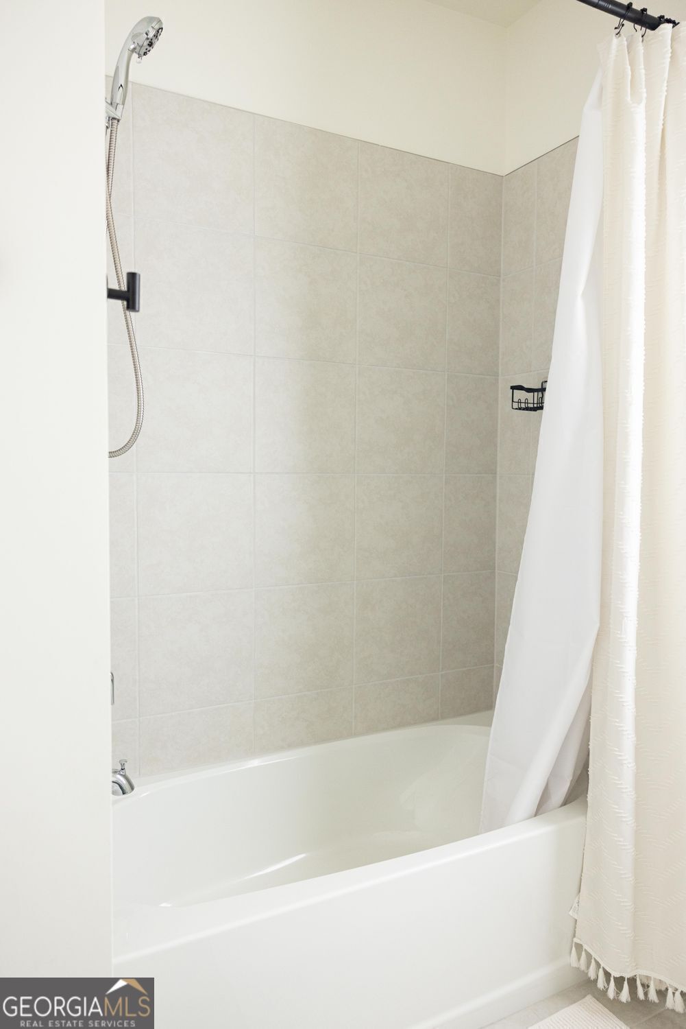 HOLLY FARM PH 1B - Residential Lease