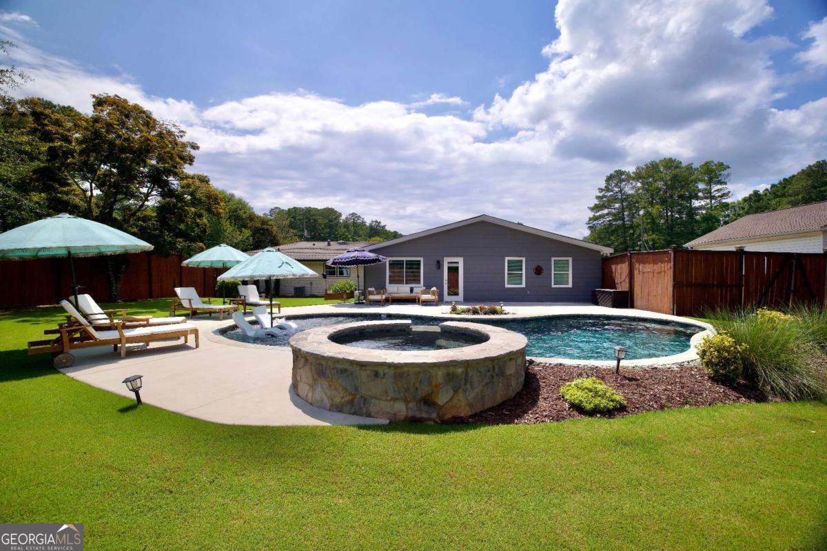 47 Rhodes DR