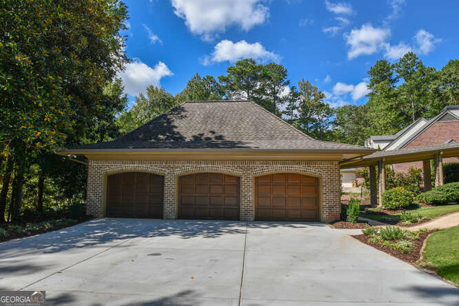 2555 Fairview DR