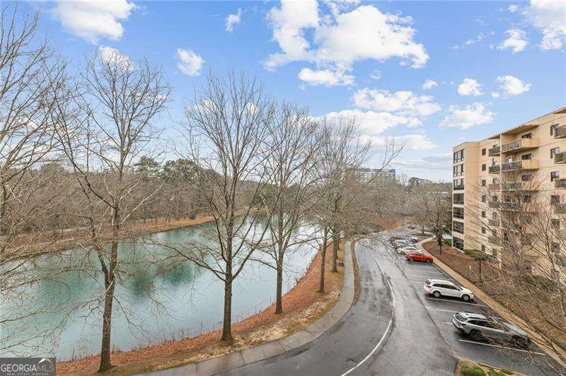 1800 Clairmont Lake