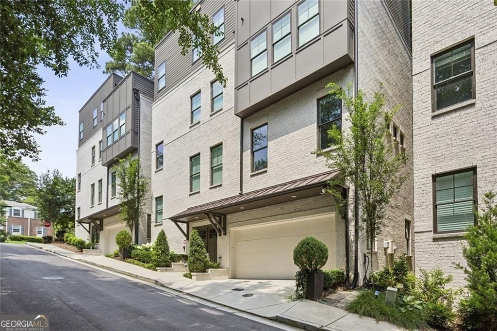 Photo of 1821 Huntington Hills Lane NW, Atlanta, GA 30309 (MLS # 10684144)