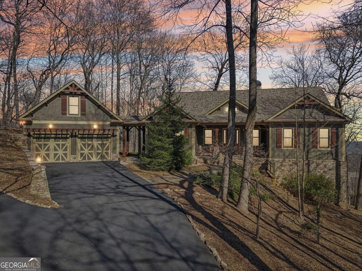 2084 Ridgeview DR
