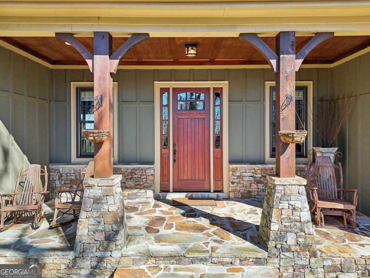 2084 Ridgeview DR