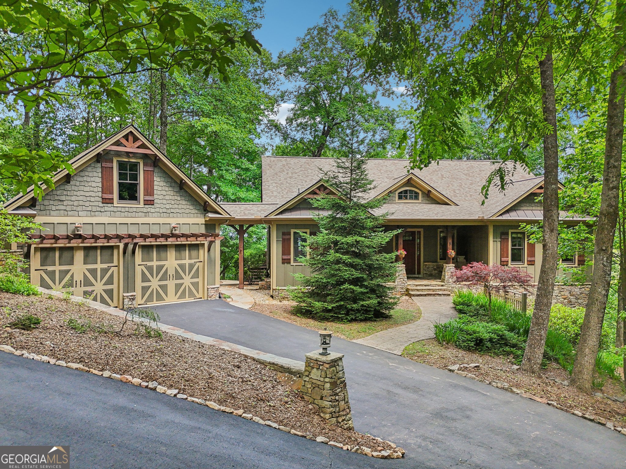 2084 Ridgeview DR