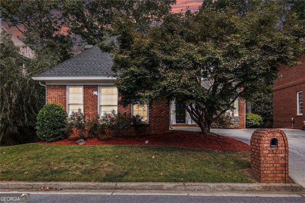 Photo of 2520 SUMMEROAK Dr, Tucker, GA 30084 (MLS # 10624716)