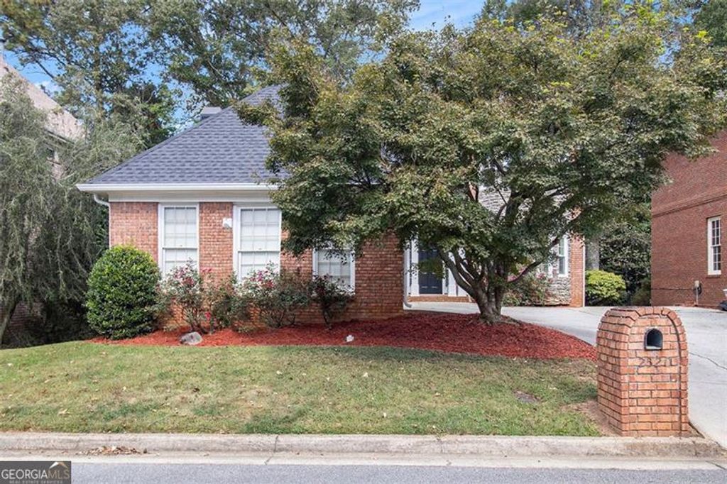 Photo of 2520 SUMMEROAK Dr, Tucker, GA 30084 (MLS # 10624716)