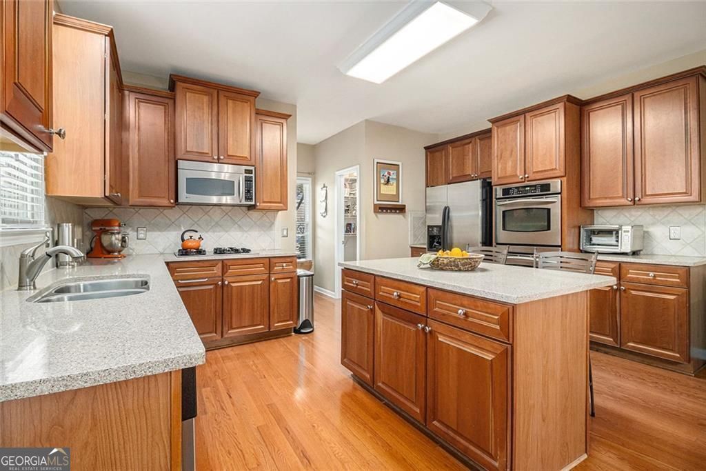 Alpharetta, Georgia 30009, United States, 5 Bedrooms Bedrooms, ,4 BathroomsBathrooms,Residential,Active,182694