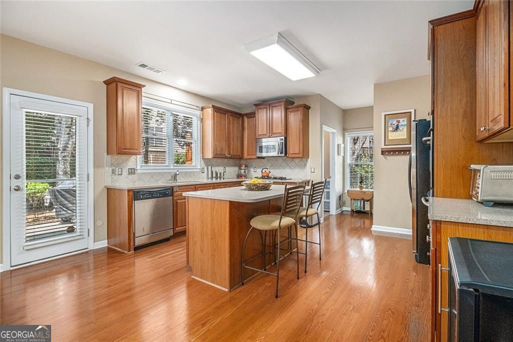 Alpharetta, Georgia 30009, United States, 5 Bedrooms Bedrooms, ,4 BathroomsBathrooms,Residential,Active,182694