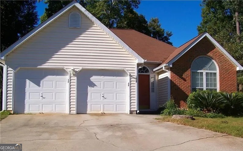 Foreclosure Auction Ends October 07, 2025 at 10:00 AM EST. Spacious 3-bedroom, 2-bathroom home in the Starling Court neighborhood of Hampton, GA offering a great opportunity for investors or owner-occupants. Sold As-is with Clear Title. Explore more details and submit your bid through the Federa Home App.