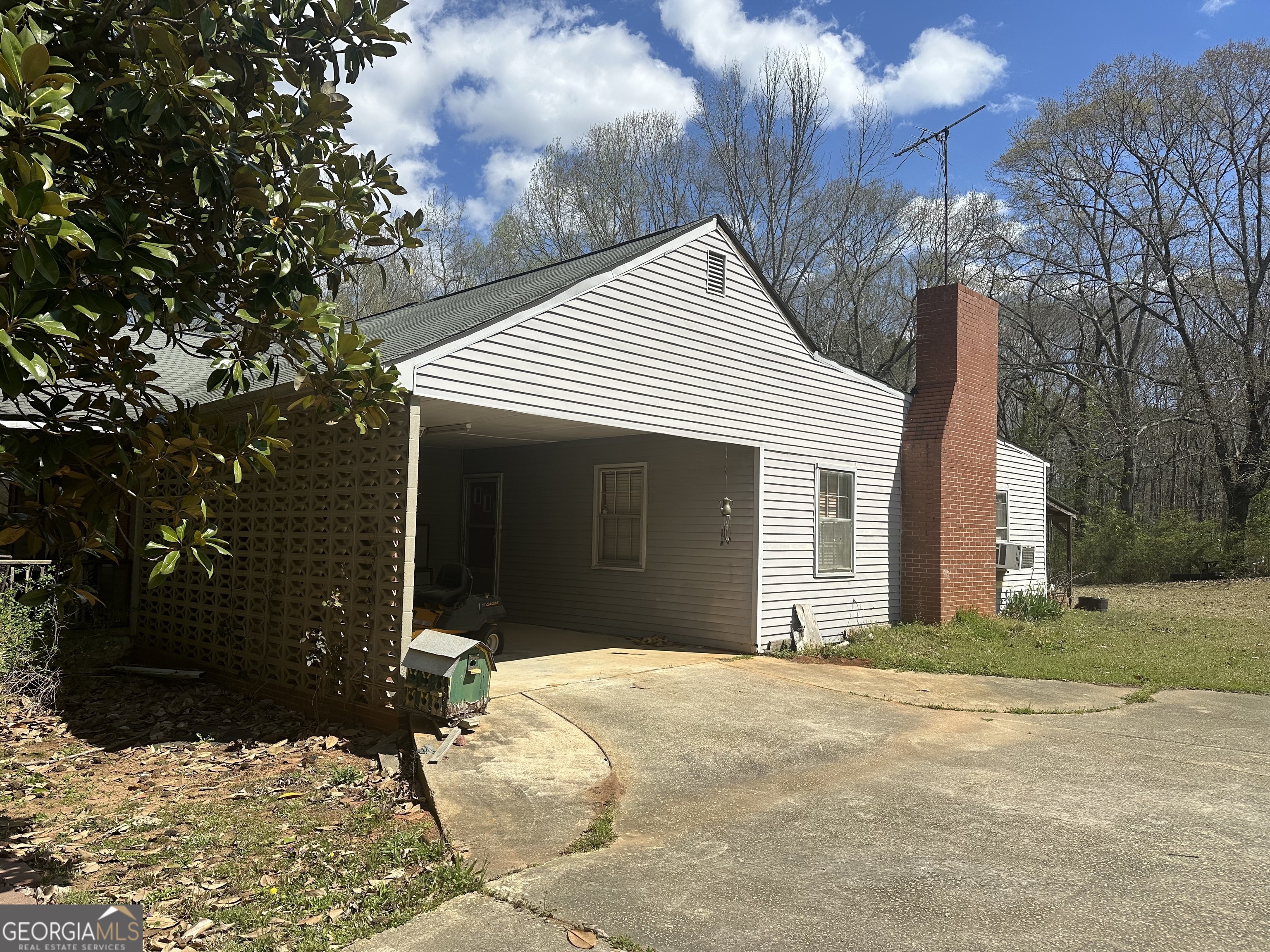 2534 Highway 155 N