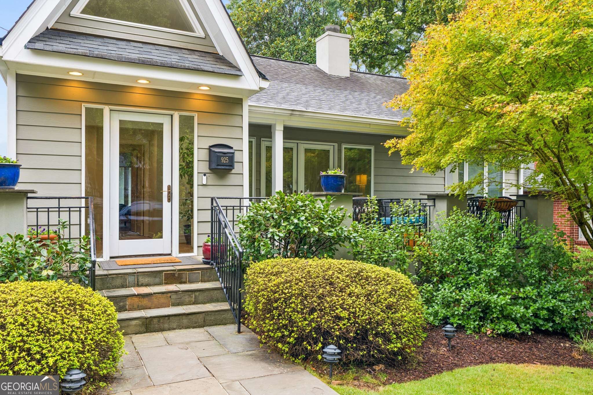 925 Highland TER NE