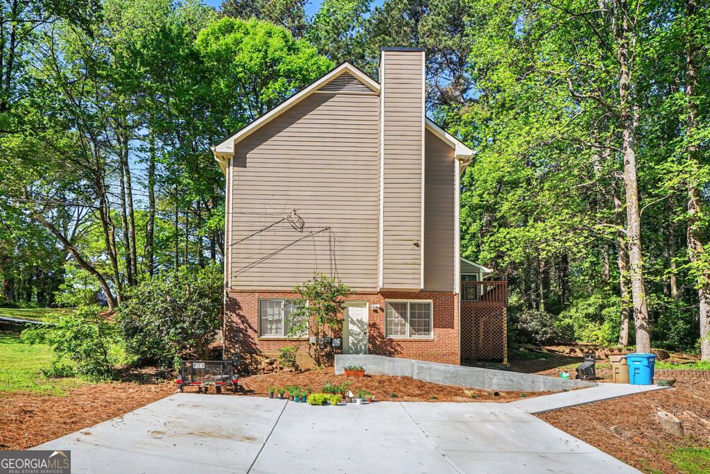 Photo of 1527 Ridgewood Drive, Lilburn, GA 30047 (MLS # 10763259)