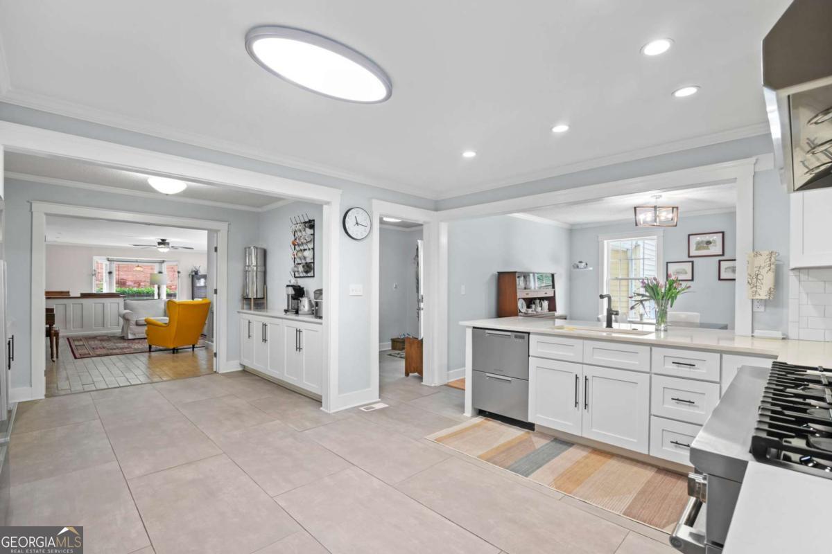 21 Hawthorne DR