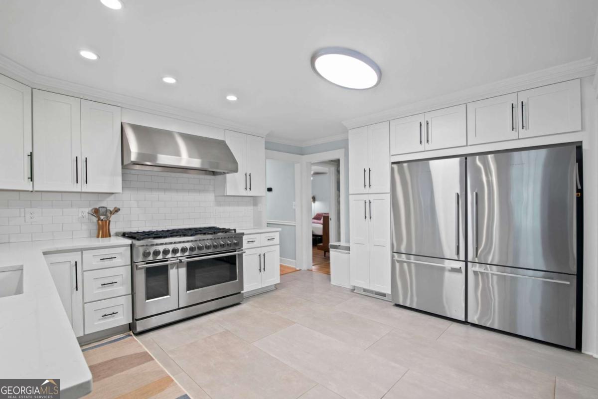 21 Hawthorne DR
