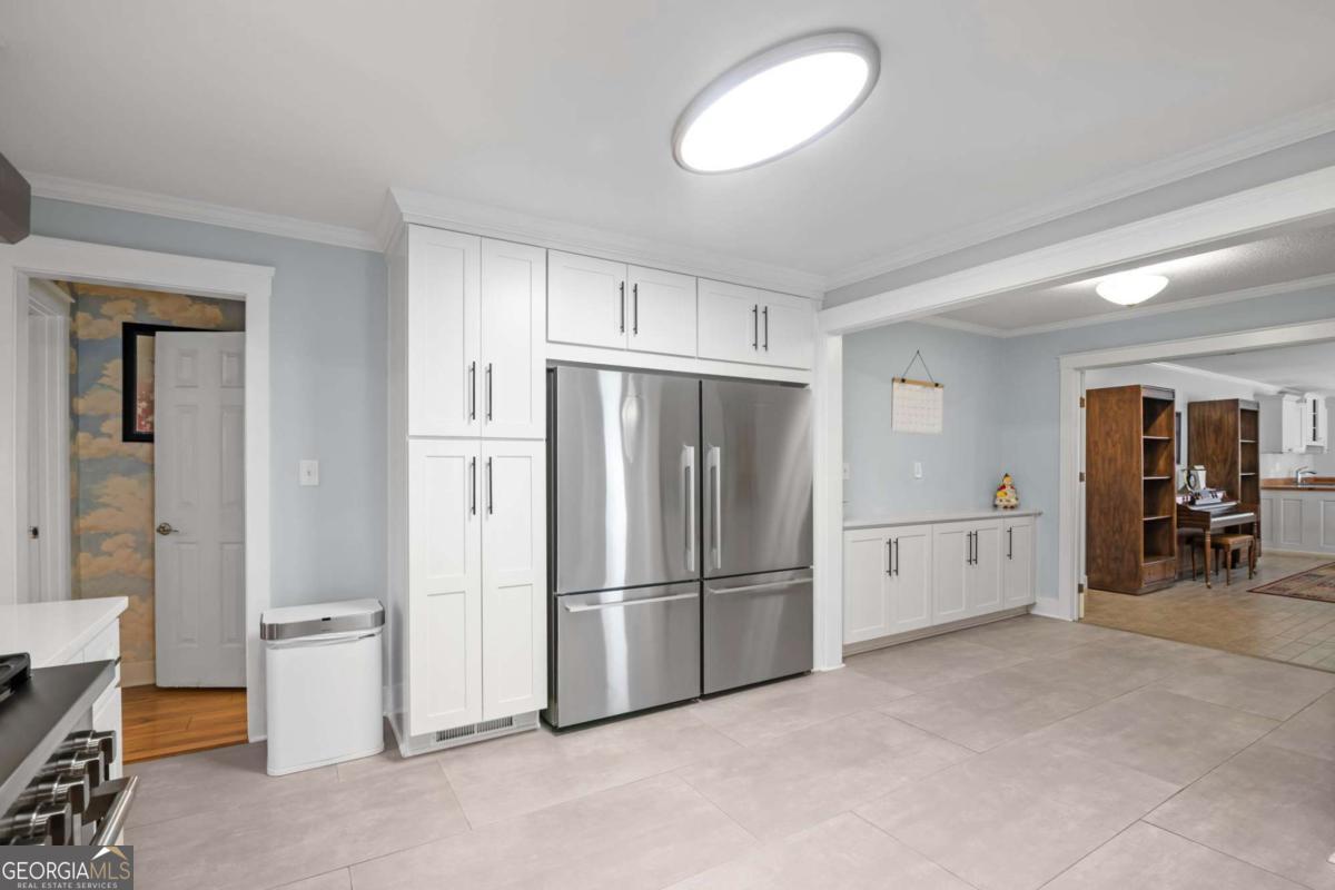 21 Hawthorne DR