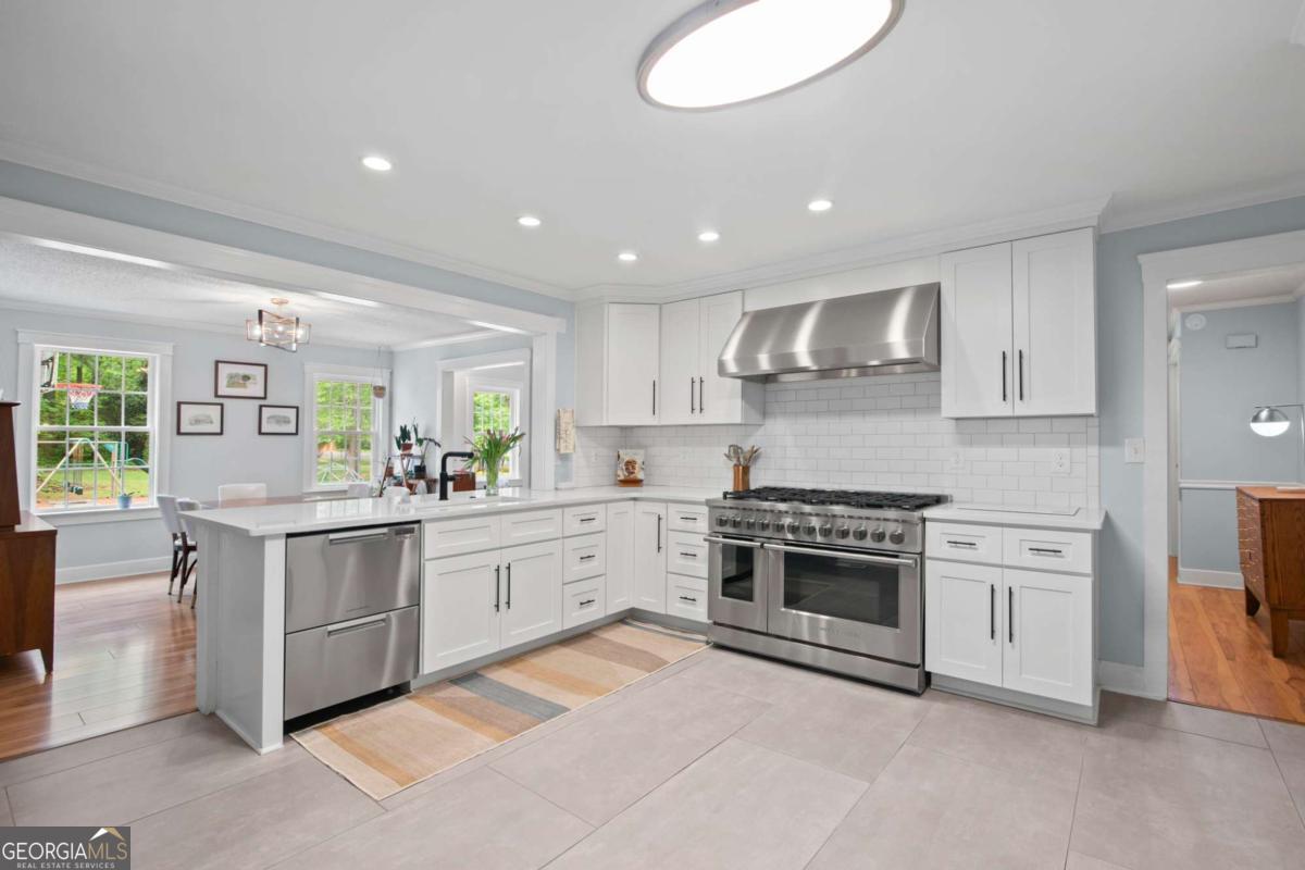 21 Hawthorne DR