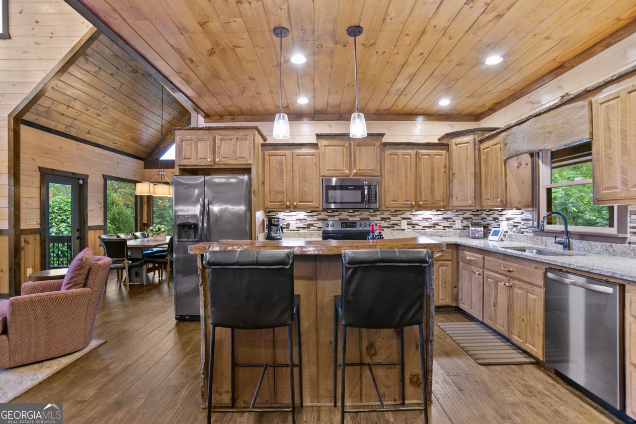 231 Kyle Rd, Blue Ridge, GA, 30513, USA, 3 Bedrooms Bedrooms, ,5 BathroomsBathrooms,Residential,Active,231 Kyle Rd,10817536